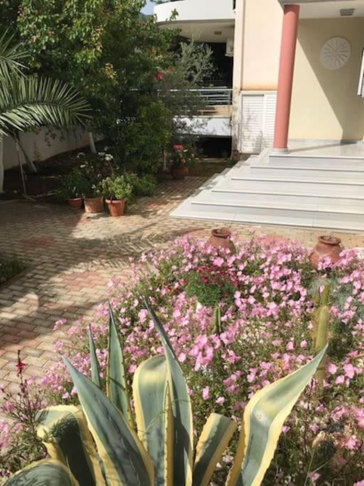 Akrata Rose Garden Apartments I Paralia Akratas Eksteriør bilde